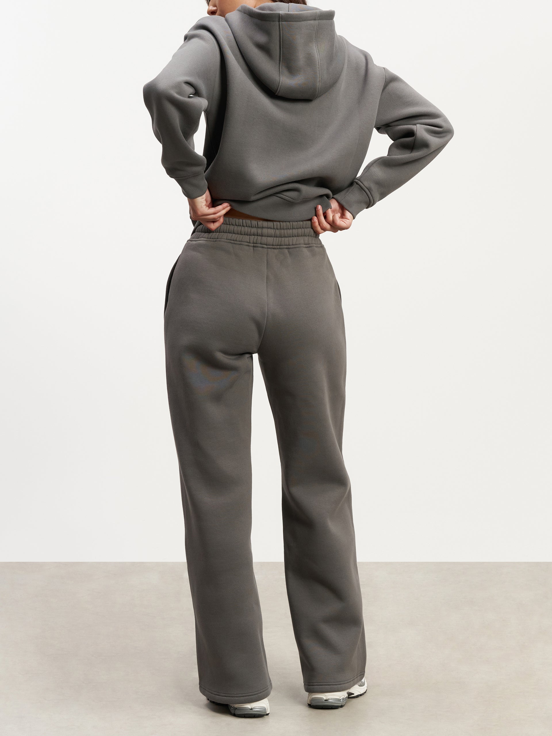 Womens Relaxed Straight Leg Jogger in Grey