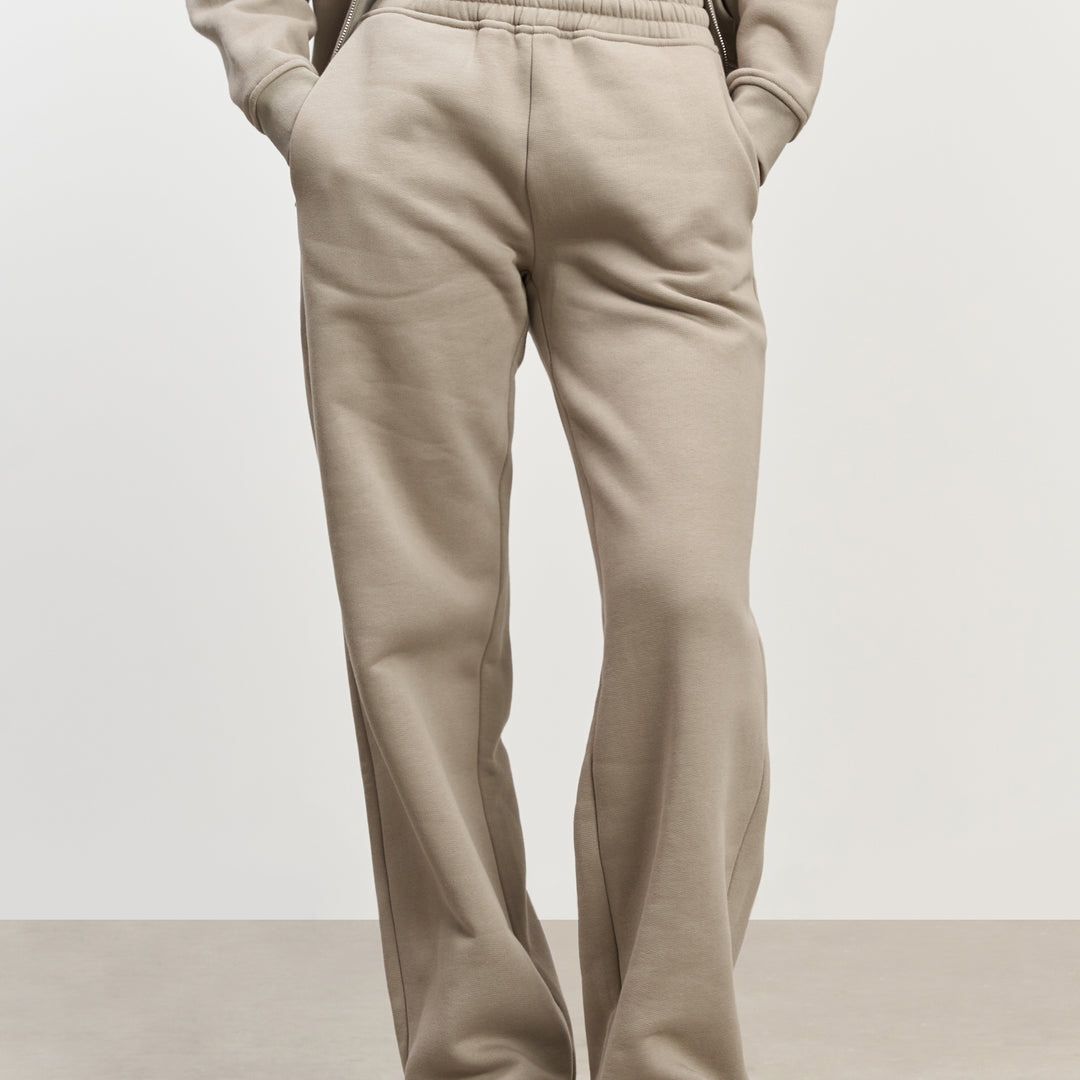 Womens Relaxed Straight Leg Jogger in Stone