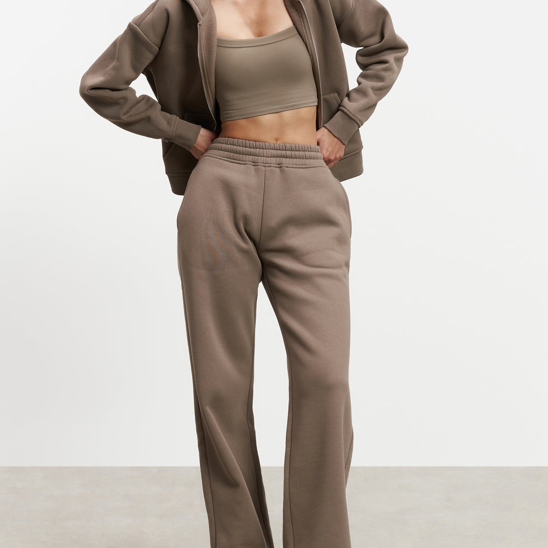 Womens Relaxed Straight Leg Jogger in Taupe