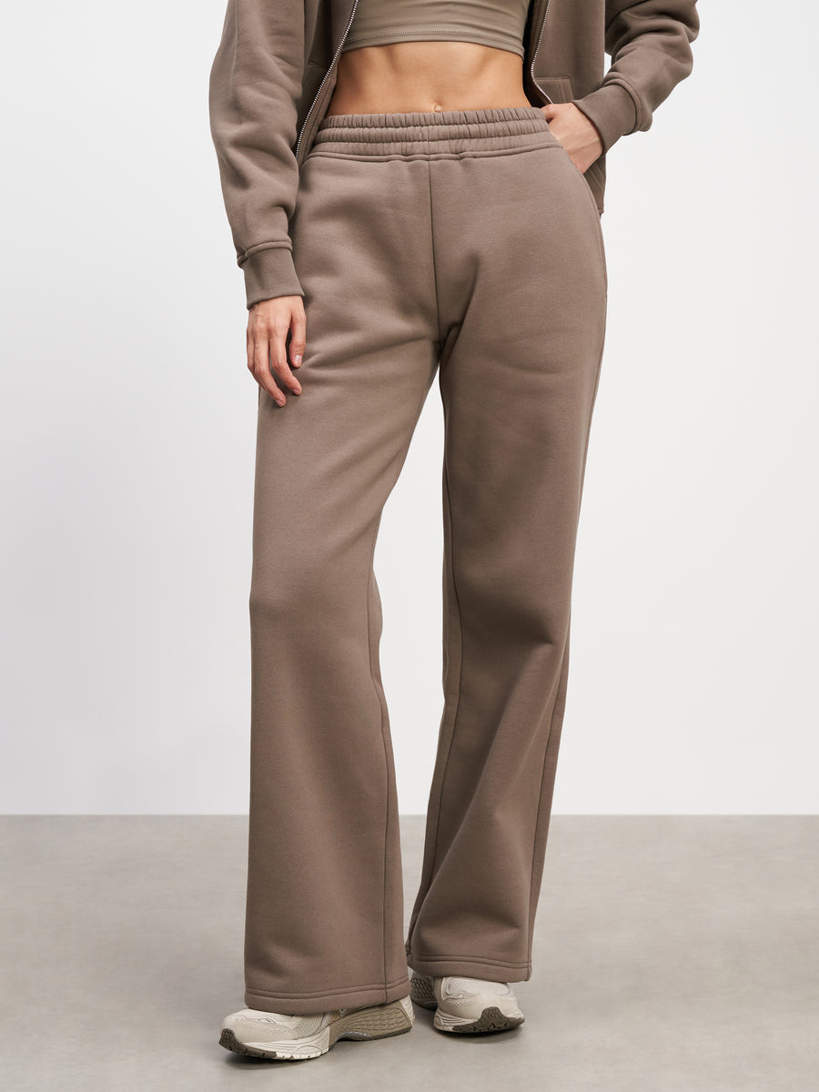 Womens Relaxed Straight Leg Jogger in Taupe