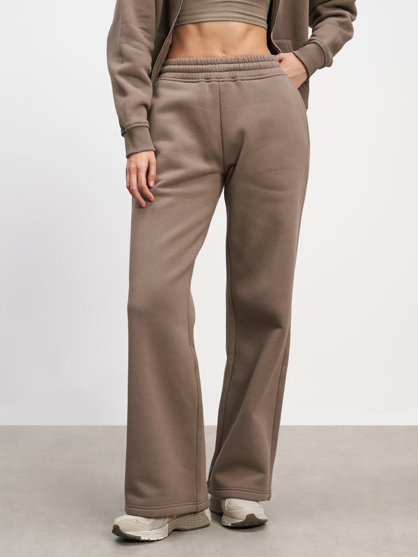 Womens Relaxed Straight Leg Jogger in Taupe