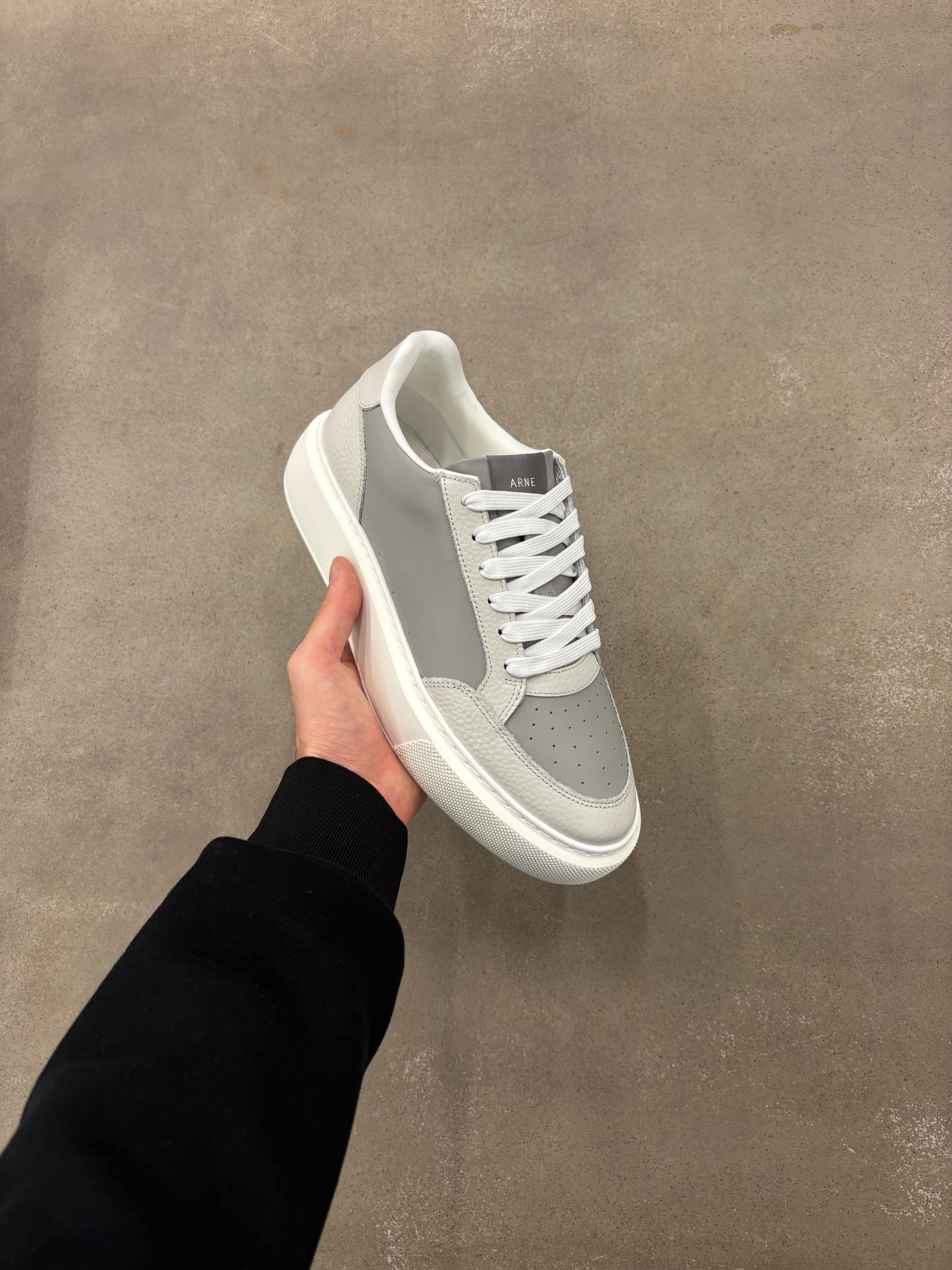 Court Trainer 2.0 in Grey Stone