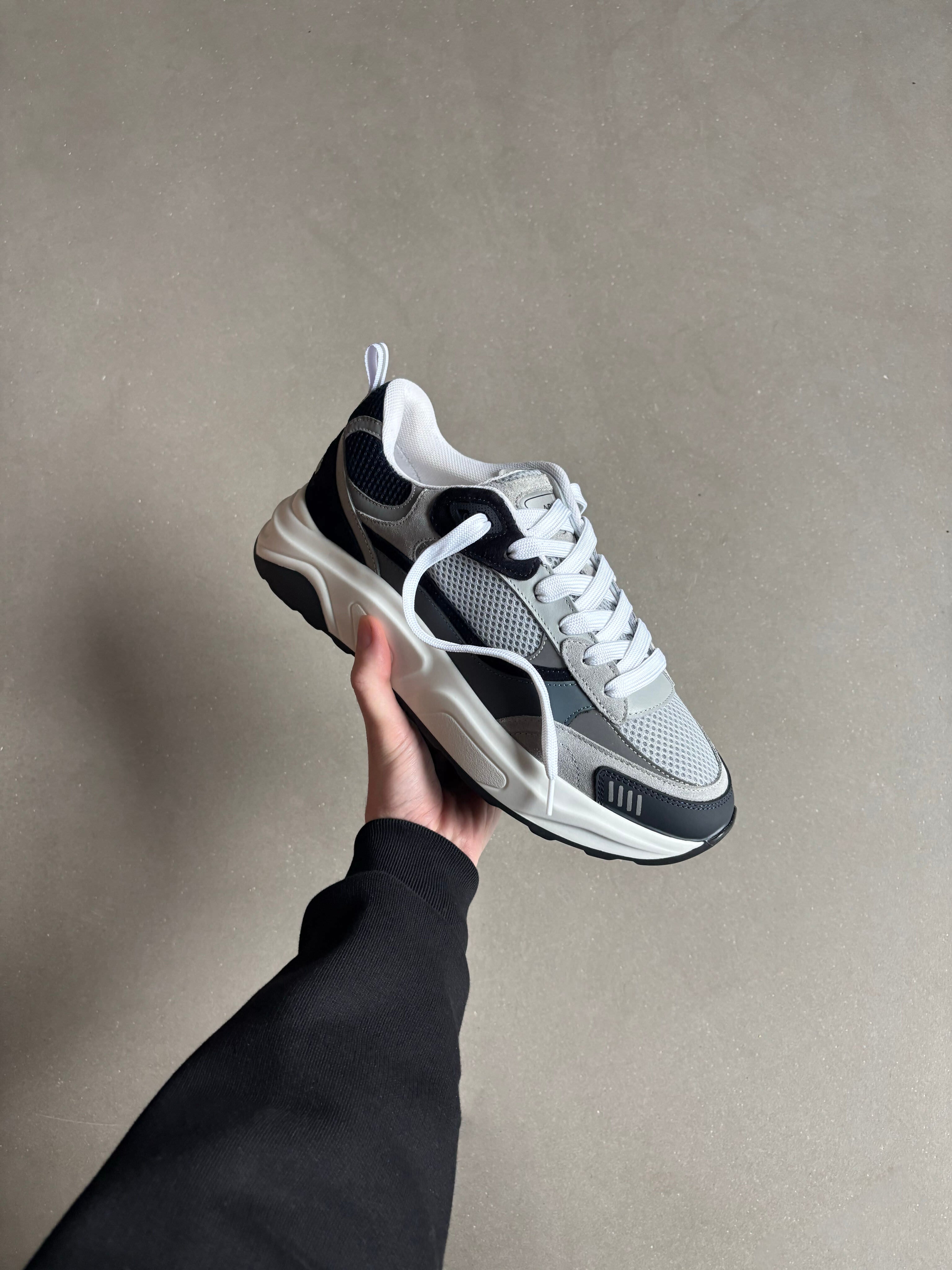 Flow Runner in Air Force Blue