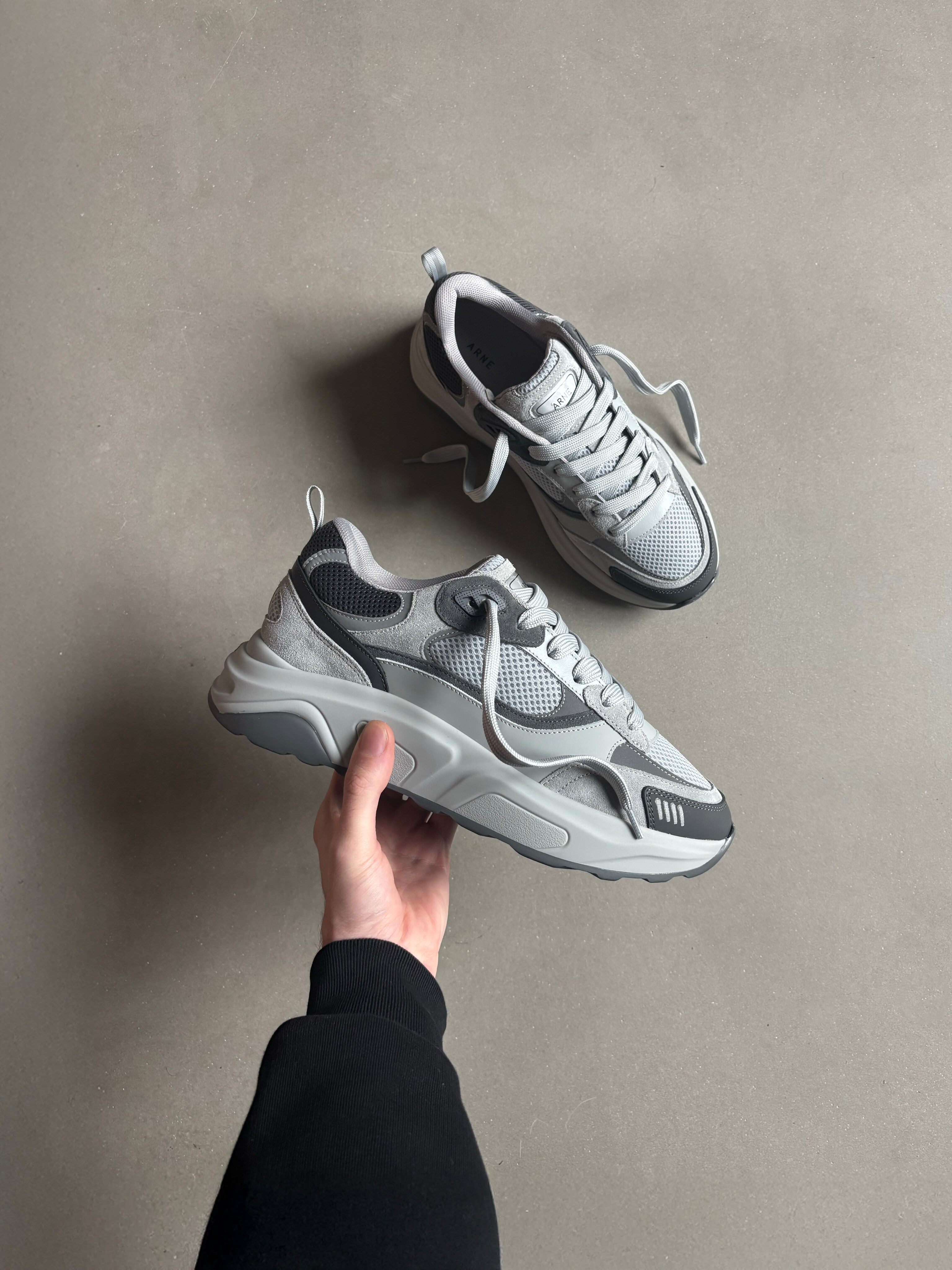 Flow Runner in Triple Grey