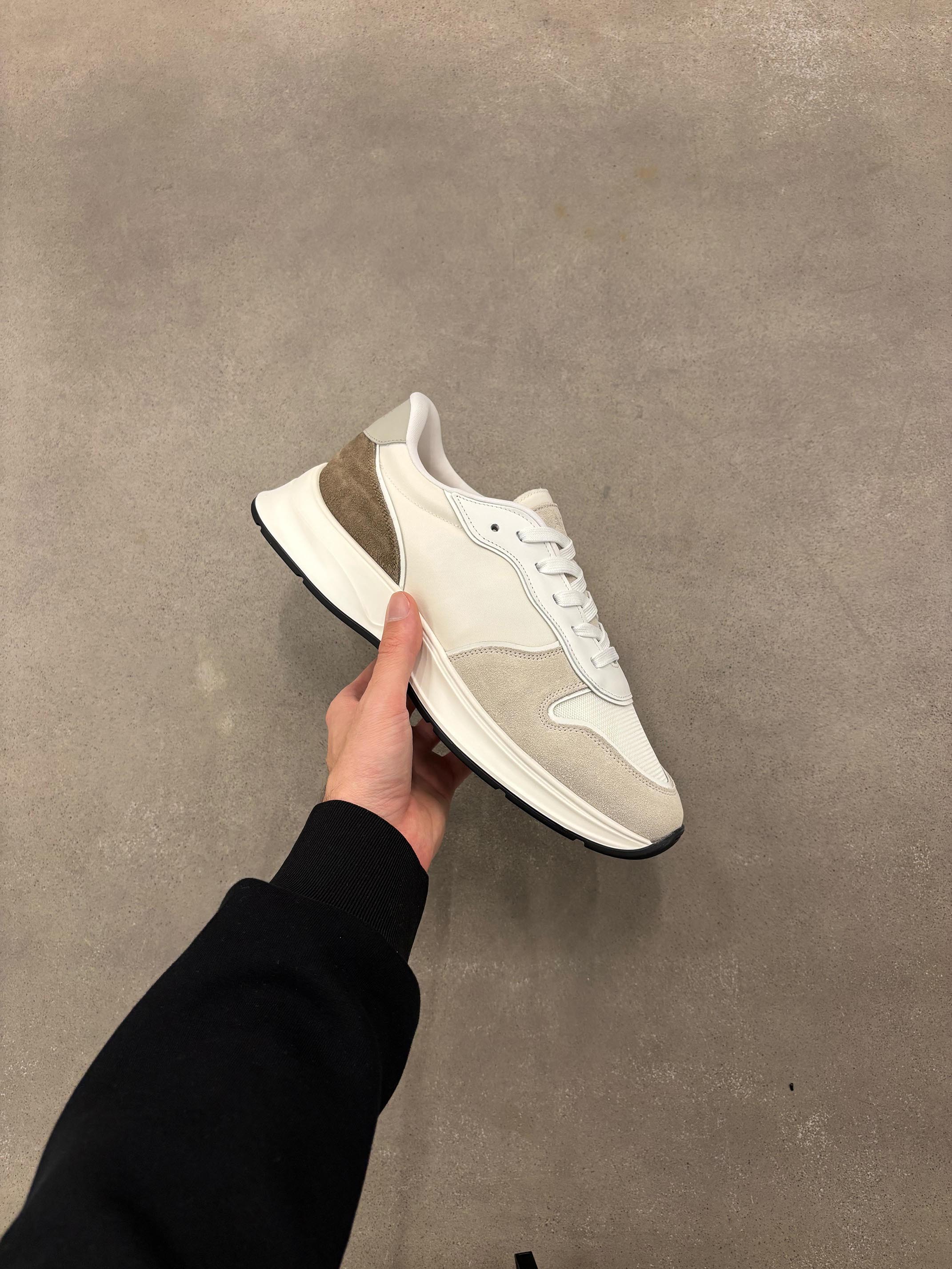 Hybrid Runner in White Stone